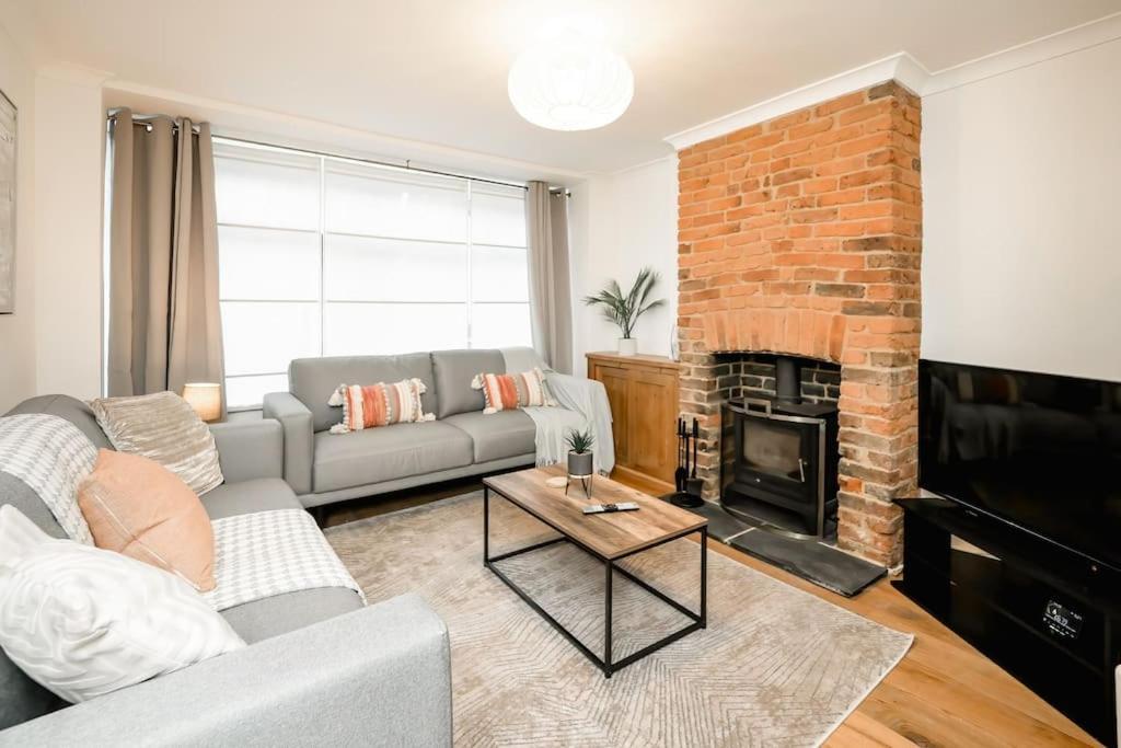 3 Bedroom Home Close To Town Centre With Wifi & Garden Royal Tunbridge Wells Kültér fotó