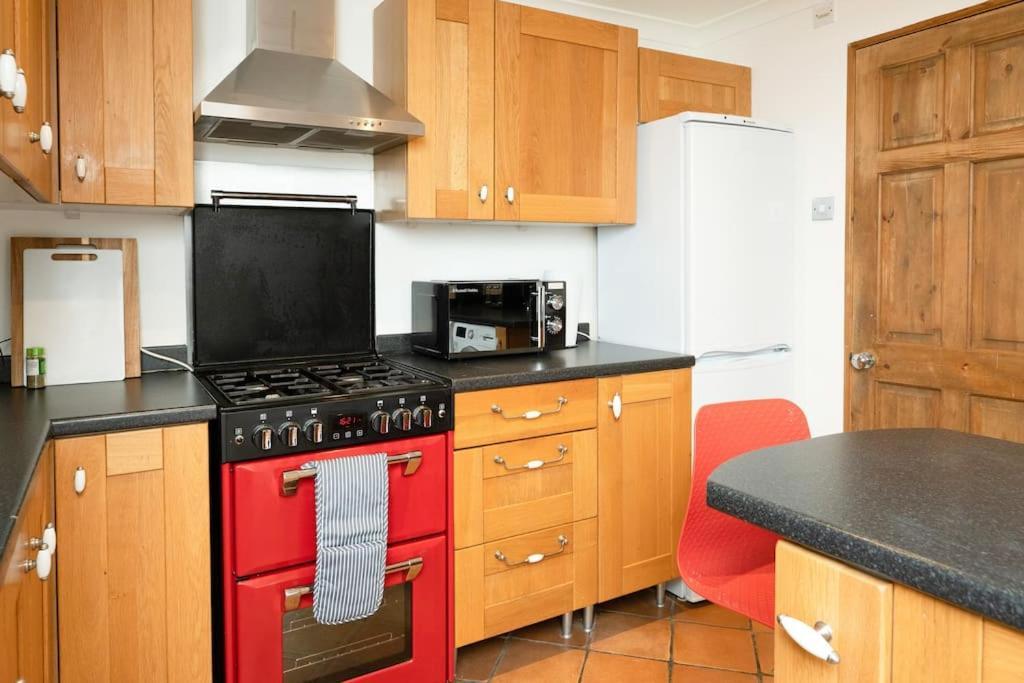 3 Bedroom Home Close To Town Centre With Wifi & Garden Royal Tunbridge Wells Kültér fotó