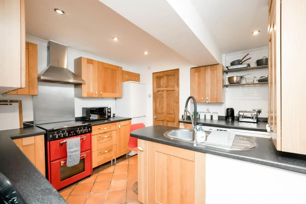 3 Bedroom Home Close To Town Centre With Wifi & Garden Royal Tunbridge Wells Kültér fotó