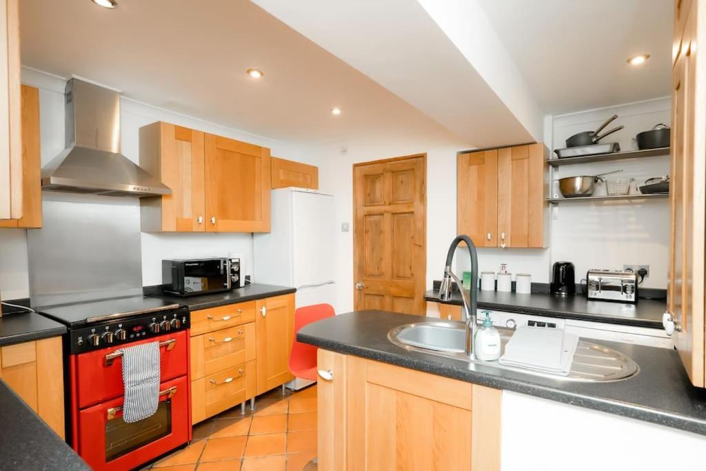 3 Bedroom Home Close To Town Centre With Wifi & Garden Royal Tunbridge Wells Kültér fotó