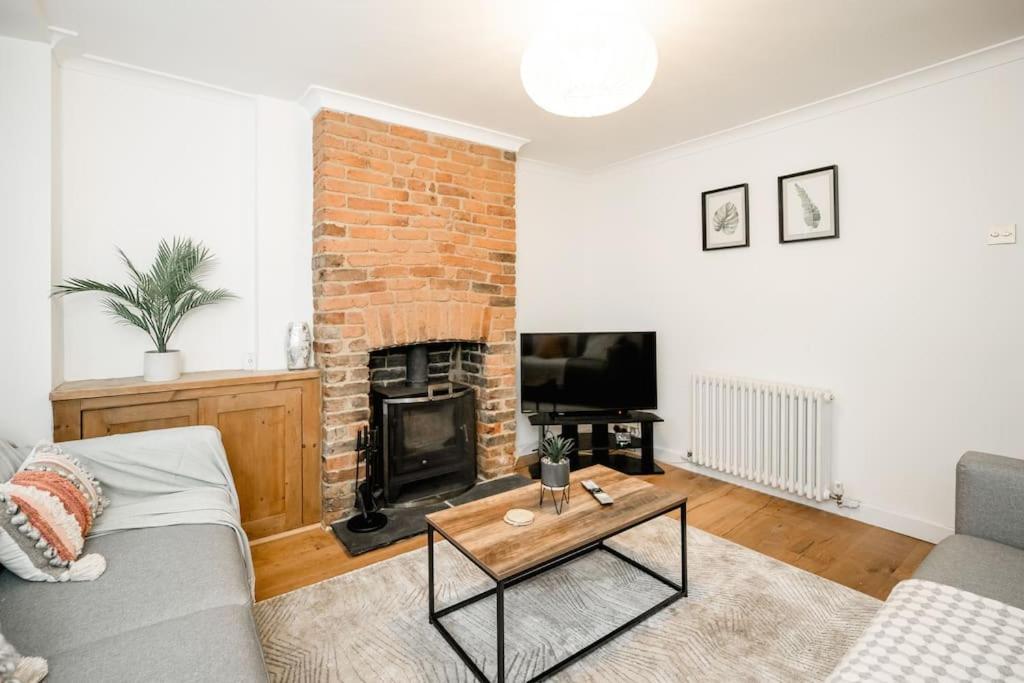 3 Bedroom Home Close To Town Centre With Wifi & Garden Royal Tunbridge Wells Kültér fotó