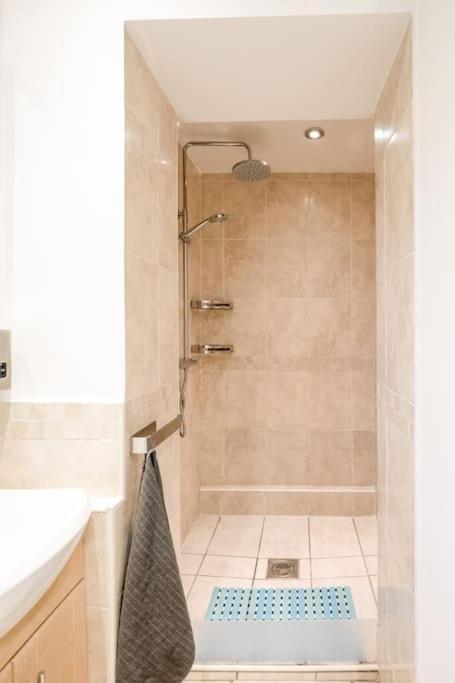 3 Bedroom Home Close To Town Centre With Wifi & Garden Royal Tunbridge Wells Kültér fotó